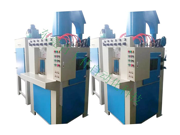 Automatic sandblasting machine for small cylindrical workpiece